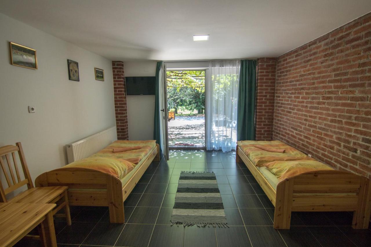 Orsegi Patakparti Alpaka Panzio Kisrakos Exterior foto